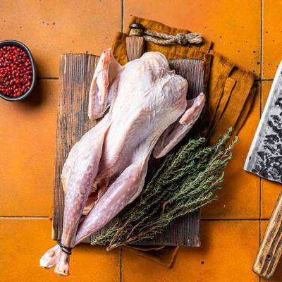 Gutted guinea fowl carcass with neck – delicate meat for broth | super-stek.pl
