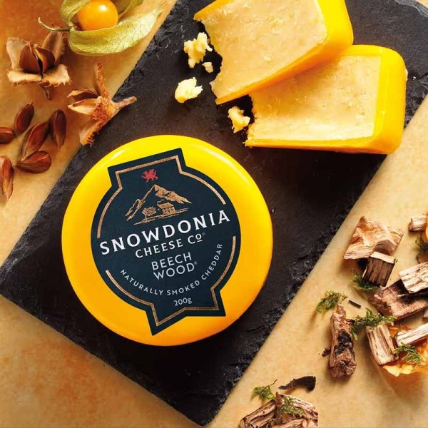 Snowdonia Beech Wood Cheddar cheese – smoked cheddar from Wales | super-stek.pl