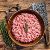Mielone mięso jagnięce premium, świeże i gotowe do przyrządzania kotletów.