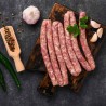 Biała kiełbasa jagnięco-cielęca, świeża i aromatyczna, idealna na każdą okazję.