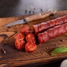 Hiszpańska kiełbasa chorizo pikantna, tradycyjna dojrzewająca wędlina w kawałku, intensywny smak i aromat, idealna do tapas