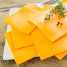Ser Mimolette w plastrach, dojrzewający ser francuski, naturalny, w opakowaniu, pomarańczowa barwa, bez konserwantów.
