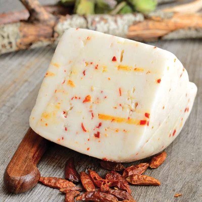 Pecorino Novella cheese with chili – sheep cheese with character | super-stek.pl