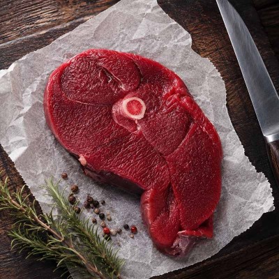 Stek z sarny z kością delikatna i aromatyczna dziczyzna |super-stek.pl