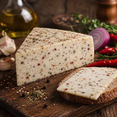 Ser kozi dojrzewający z ziołami – naturalny smak, cena | super-stek.pl