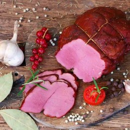 Szynka z sarny wędzona, o naturalnym słodkawym smaku i aromacie | sklep mięsny super-stek.pl