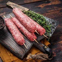 Jagnięco-cielęce szaszłyki kebab, soczyste i aromatyczne, w orientalnym stylu.