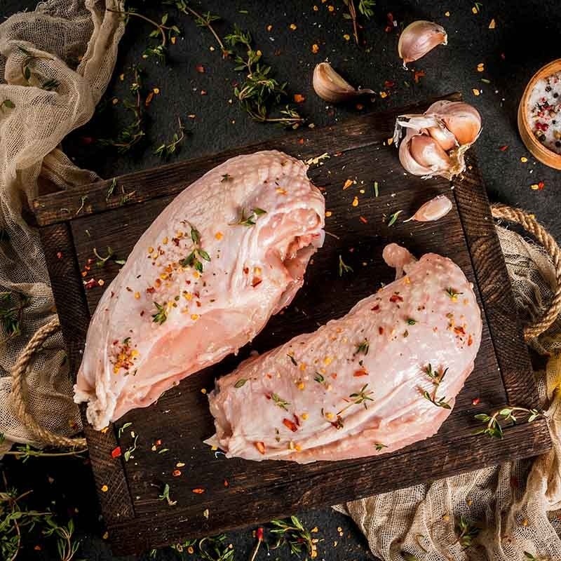 Delikatna pierś z perliczki z Francji, soczyste mięso idealne na wykwintny obiad | super-stek.pl