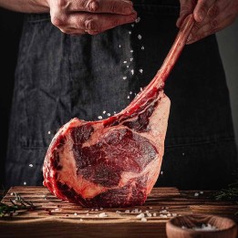 Tomahawk stek wołowy z antrykotu na kości, polskie mięso premium, extra marmur, sezonowany 30 dni na mokro, opakowanie próżniowe