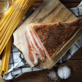 Włoskie guanciale w plastrach 80 g, dojrzewany policzek wieprzowy, tradycyjna wędlina do carbonary