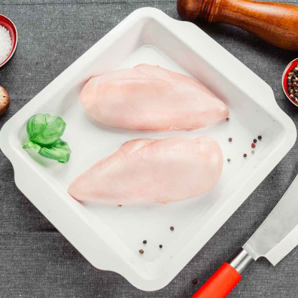 Fresh fillet of Nadbiebrzański chicken breast, perfect for frying and grilling | super-stek.pl