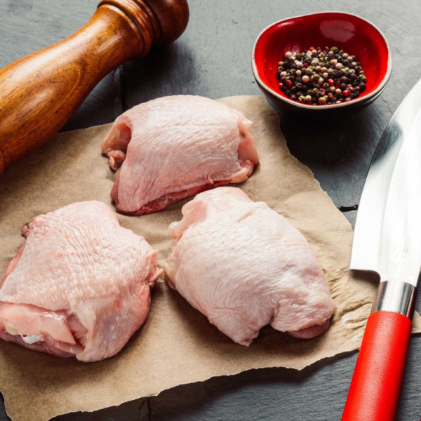 Fresh poultry thigh from Narew Valley chicken | super-stek.pl