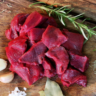EXTRA Gulaschfleisch vom Reh – mageres Wildfleisch | super-stek.pl