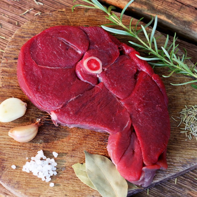 Bone-in venison steak tender and aromatic game meat |super-stek.pl