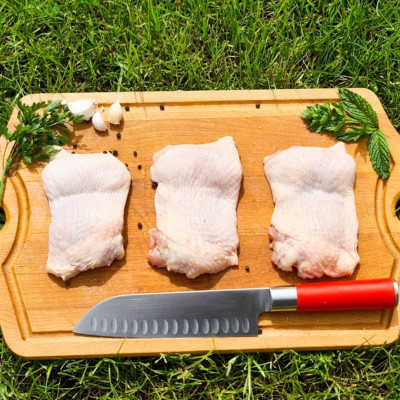 Entbeintes Schenkelstück vom nadbiebrzańskischen Huhn – ohne Knochen | super-stek.pl